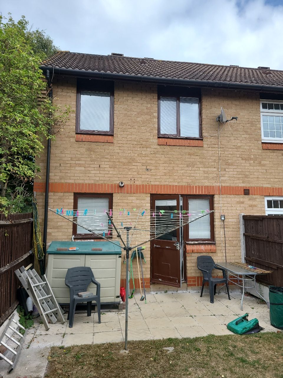 3 Bed End Terraced House, IG8