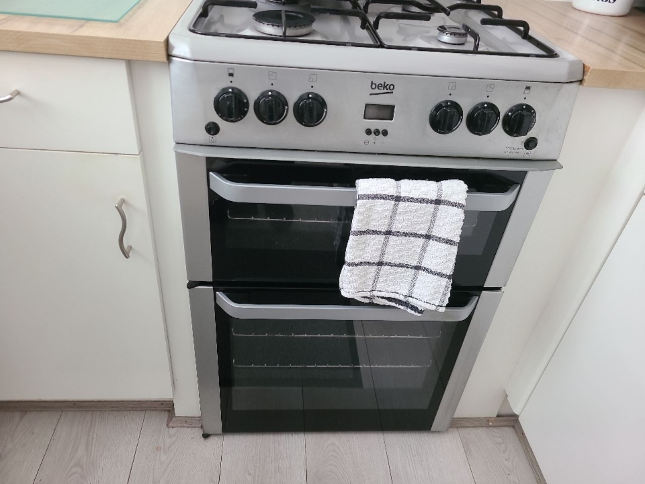 3 Bed End Terraced House, IG8