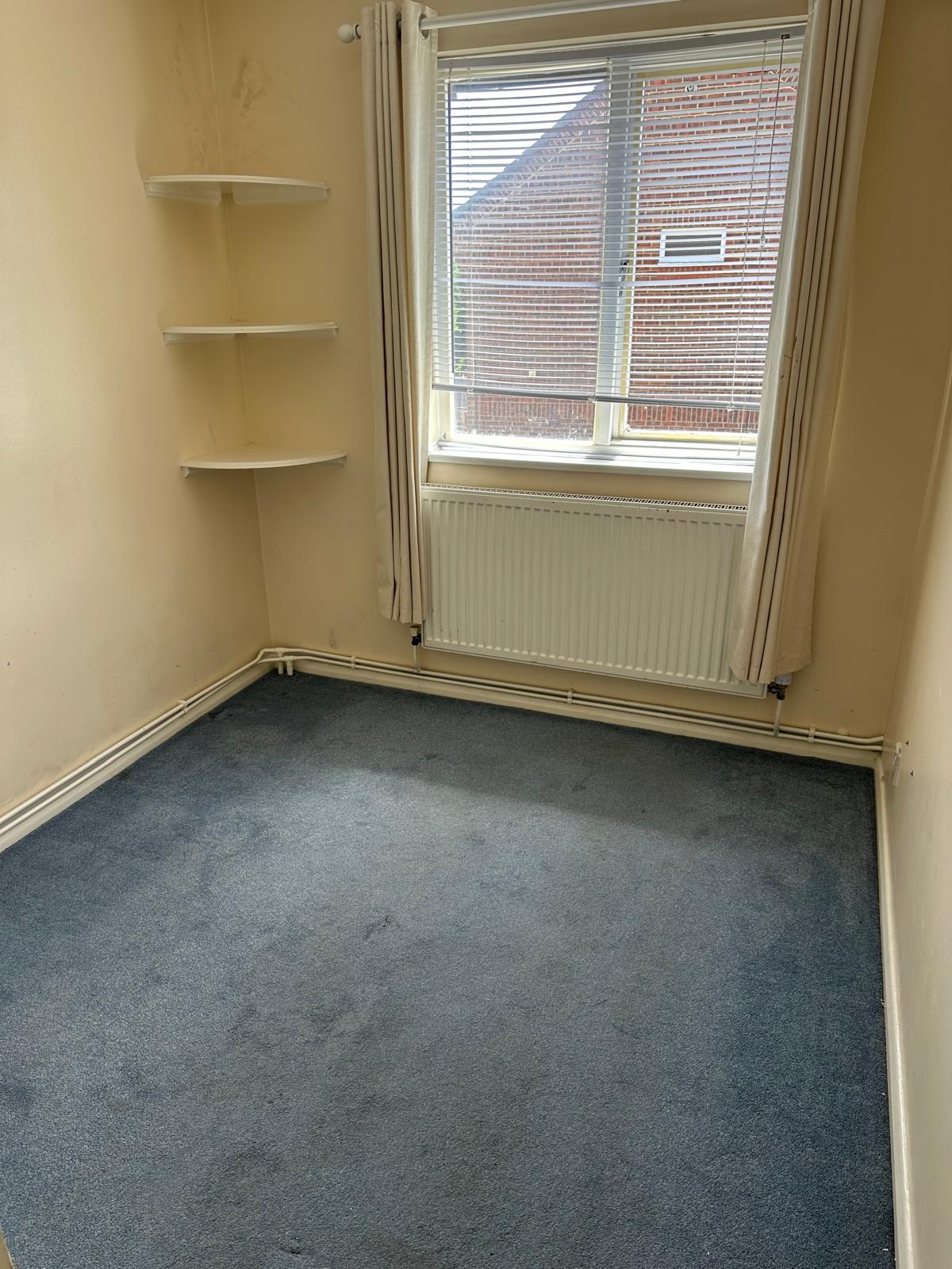 3 Bed End Terraced House, IG8