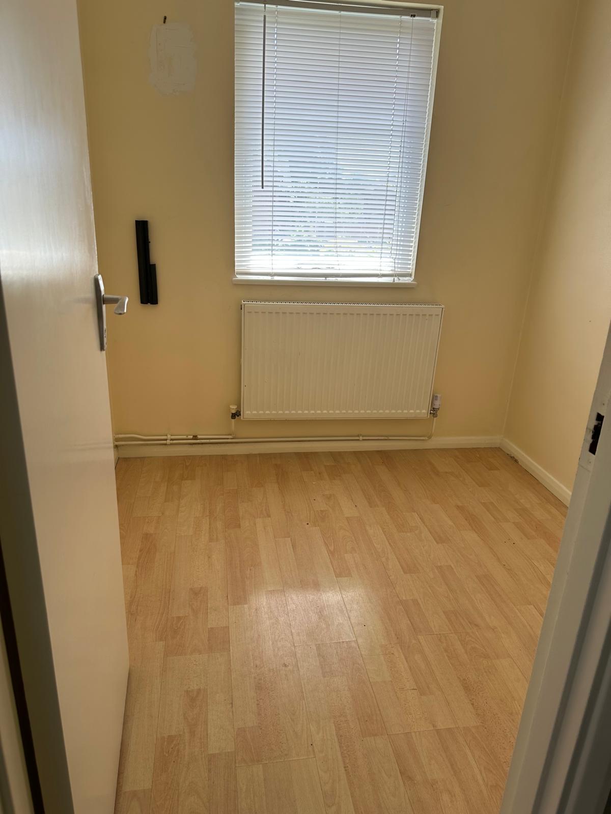 3 Bed End Terraced House, IG8
